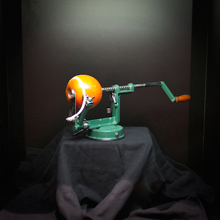Vignette Cassirer: Vitrine Technik